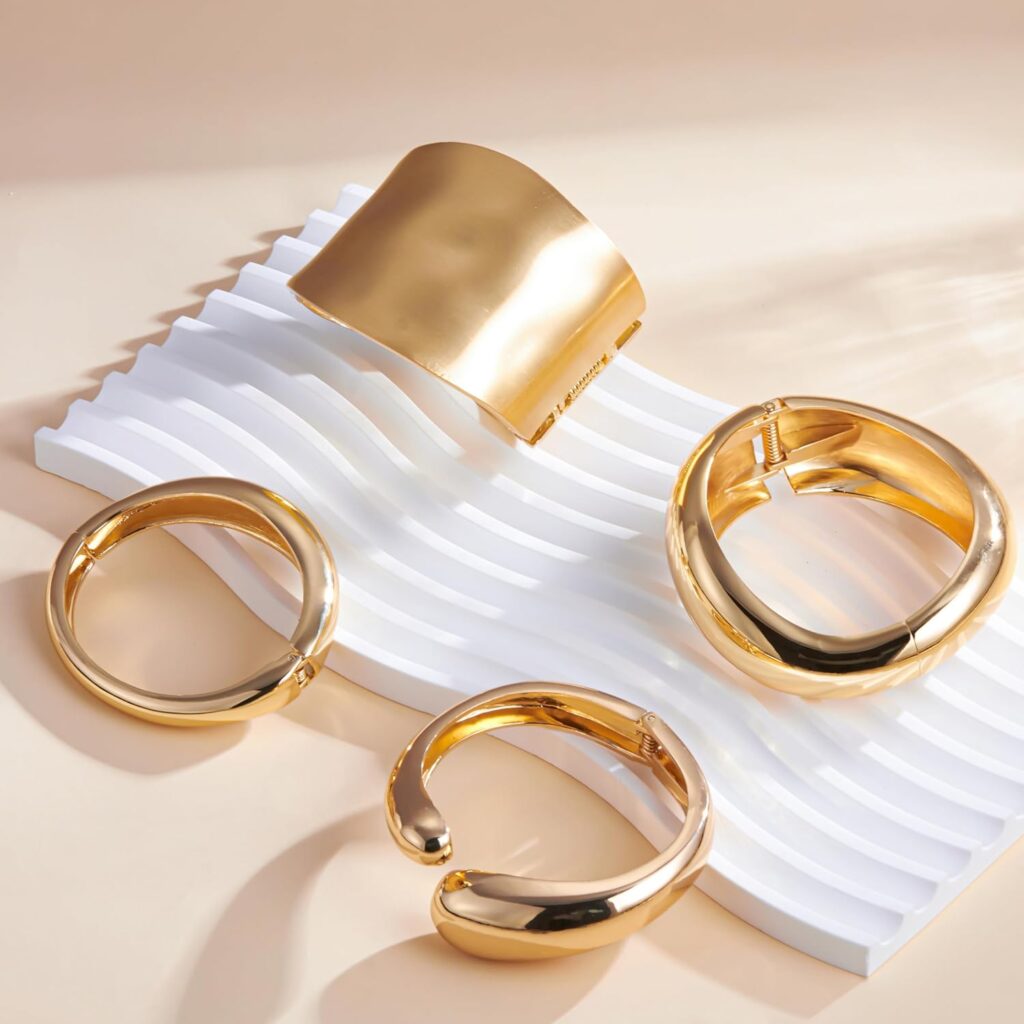 4 Pcs Women Golden Silvery Cuff Bracelet Hinged Design Bracelet Trendy Chunky Cuff Bangle Thick Golden Silvery Bracelets for Women 4 Pcs Women Golden Silvery Cuff Bracelet Hinged Design Bracelet Trendy Chunky Cuff Bangle Thick Golden Silvery Bracelets for Women