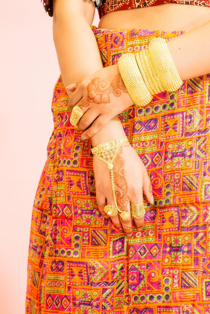 Is it good to wear gold bangles photo