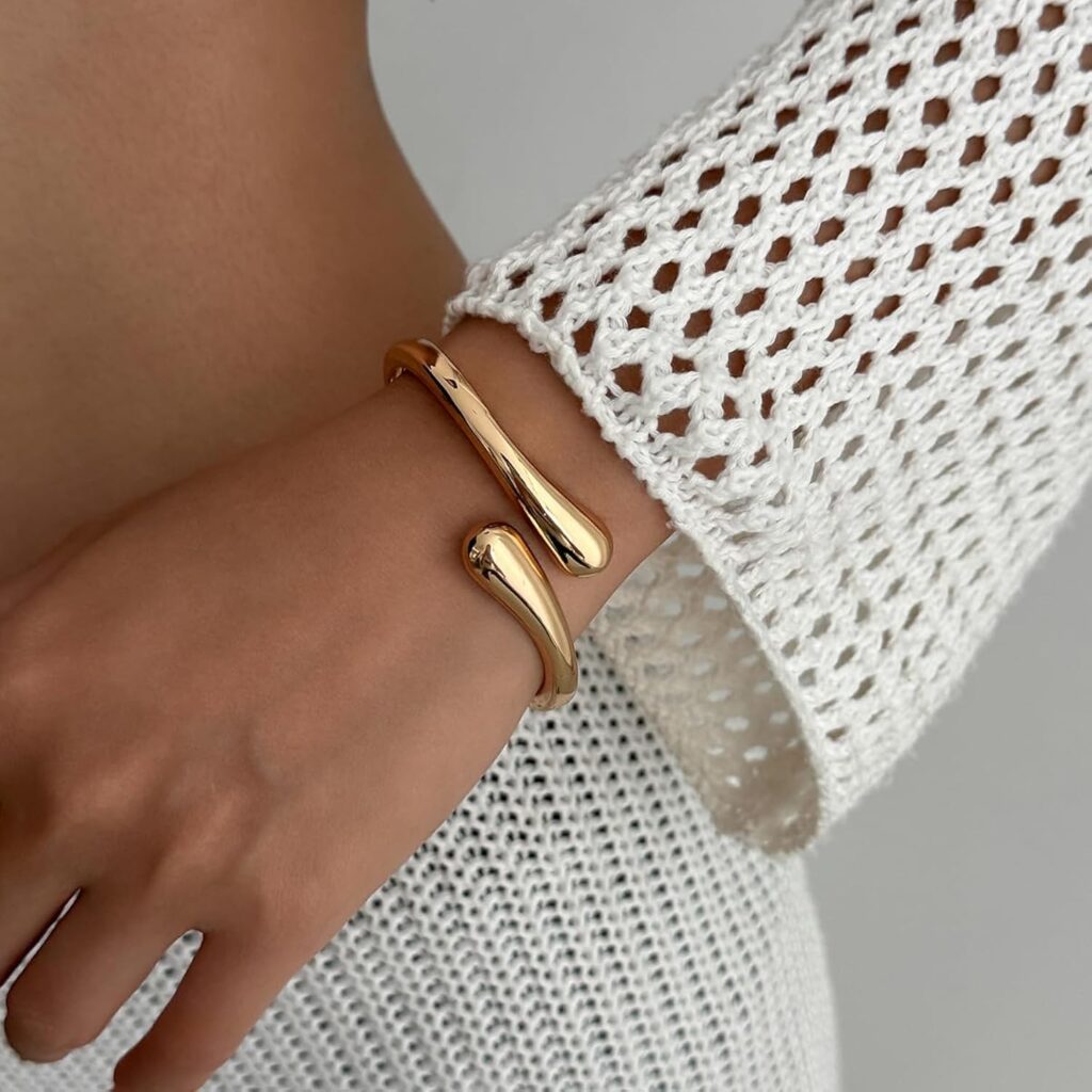 Dodder Chunky Gold Bangle Bracelets for Women, 14K Gold Plated Bangle Cuff Bracelet Set, Gold Bracelet Stack Dodder chunky gold bangle set review image