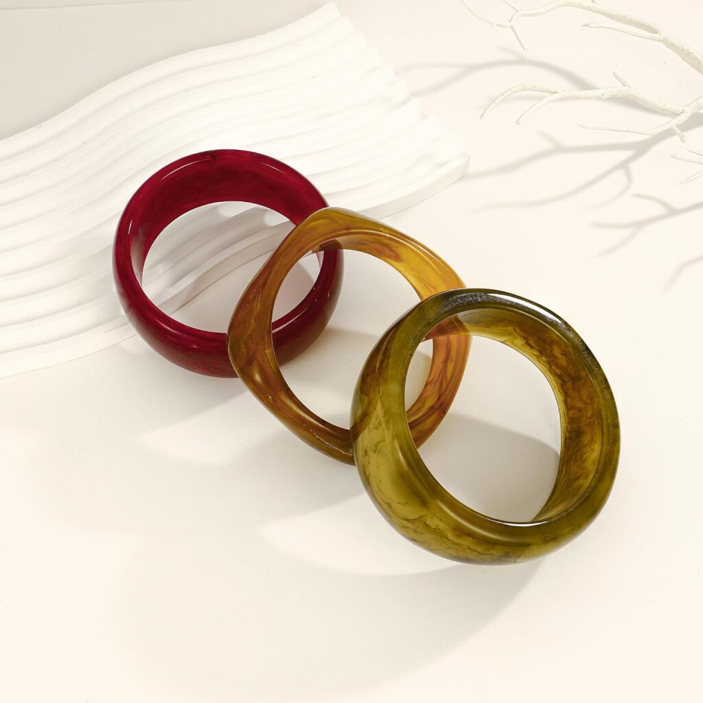 Vintage tortoiseshell resin bangle review illustration